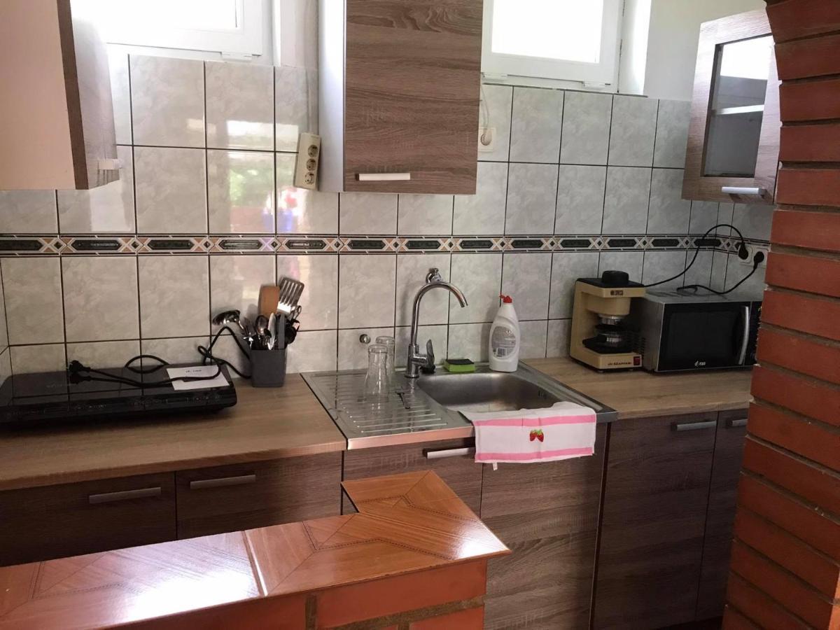 Tahiti Apartman Apartment Hajduszoboszlo Bagian luar foto