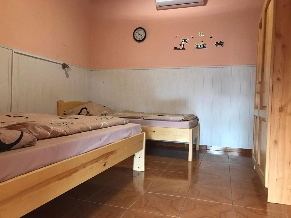 Tahiti Apartman Apartment Hajduszoboszlo Bagian luar foto
