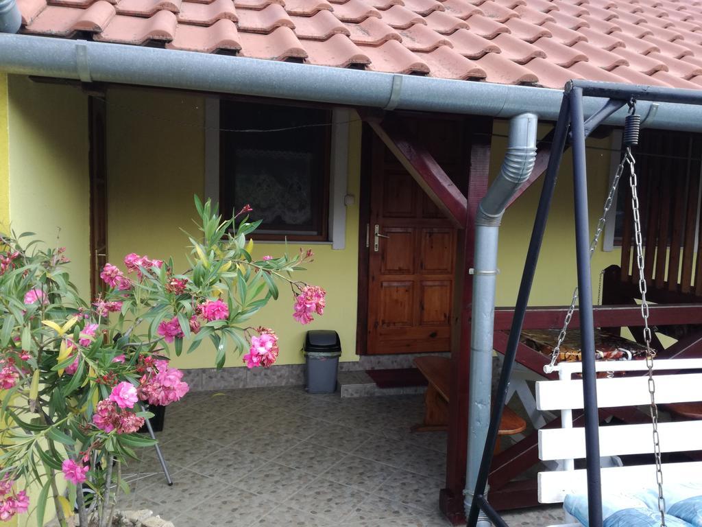 Tahiti Apartman Apartment Hajduszoboszlo Bagian luar foto
